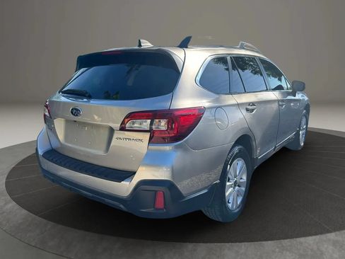 Used 2018 Subaru Outback 2.5i Premium AWD/4WD image 2