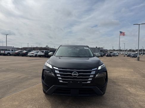 Certified 2025 Nissan Rogue SV image 4