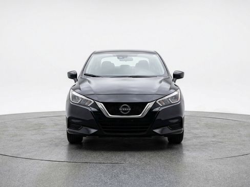 Used 2025 Nissan Versa SV FWD image 2