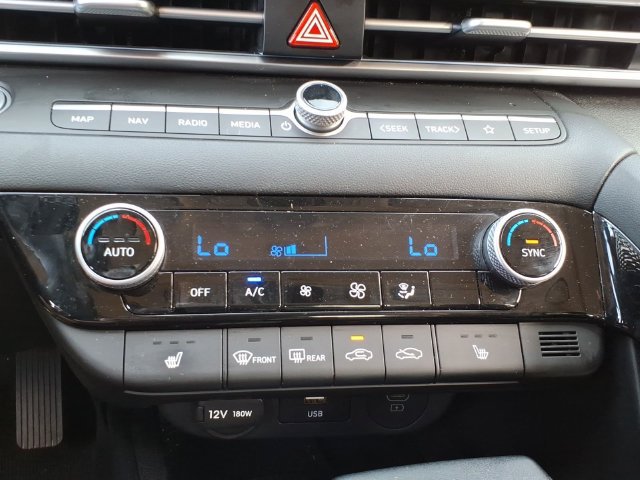 Used 2025 Hyundai Elantra SEL FWD image 17