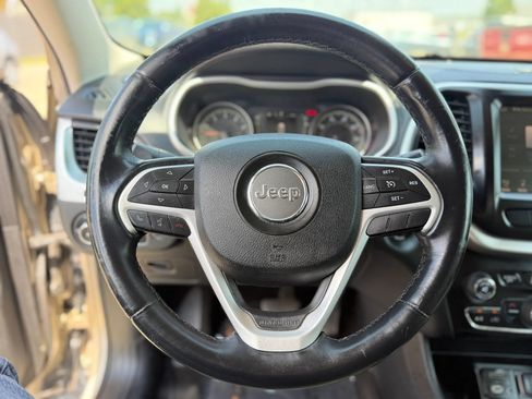 Used 2015 Jeep Cherokee Latitude w/ Comfort/Convenience Group FWD image 23