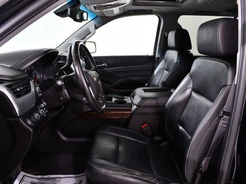 Used 2017 Chevrolet Suburban LT image 6
