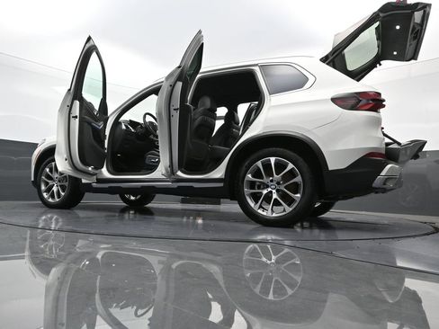 New 2025 BMW X5 xDrive40i w/ Parking Assistance Package image 46