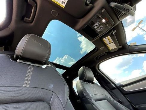 Used 2025 Jaguar F-PACE R-Dynamic S image 27