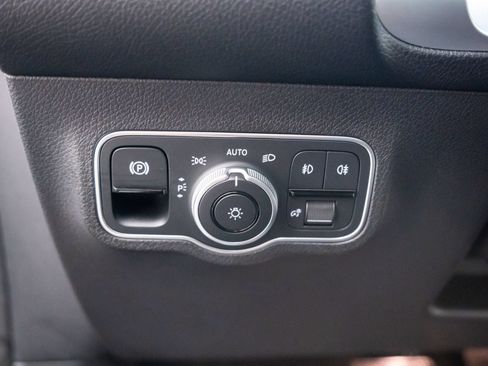 Used 2023 Mercedes-Benz GLB 250 4MATIC image 18