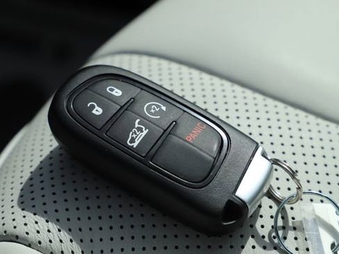 Used 2019 Jeep Cherokee Limited AWD/4WD image 35