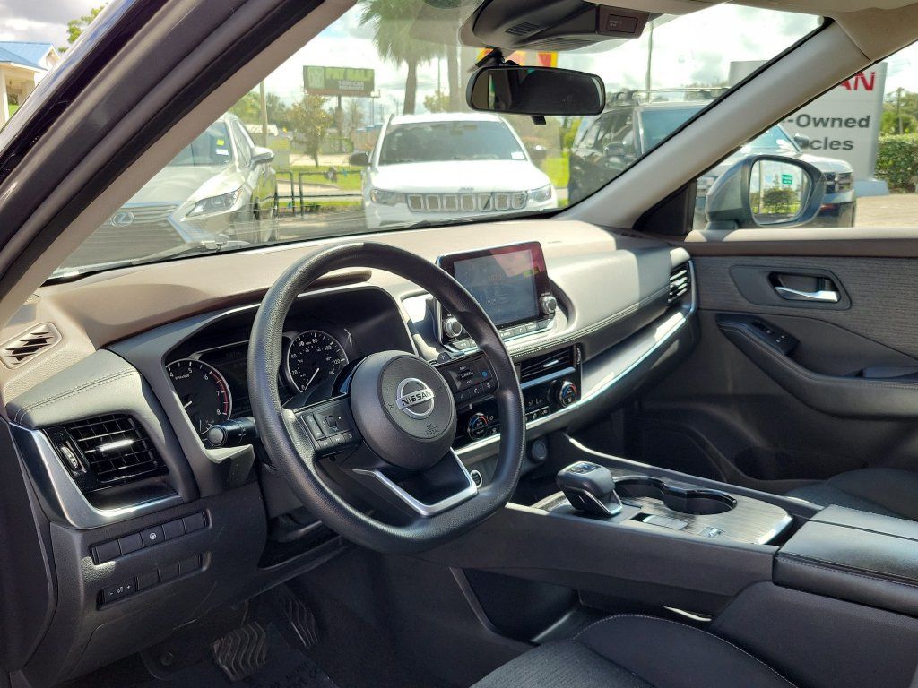 Certified 2021 Nissan Rogue SV FWD image 16