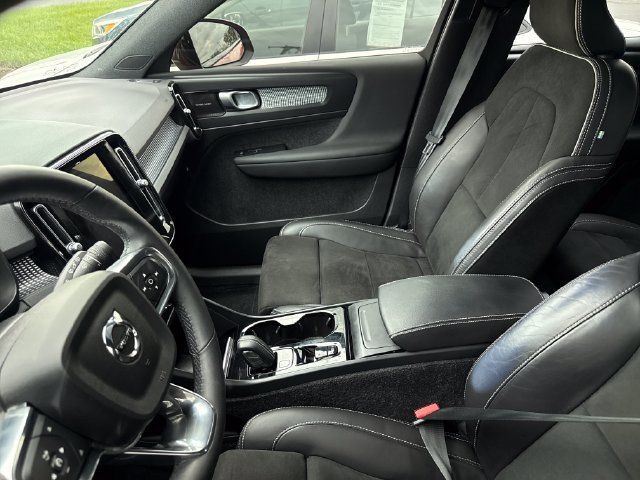 Used 2022 Volvo XC40 T5 R-Design w/ Climate Package AWD/4WD image 19