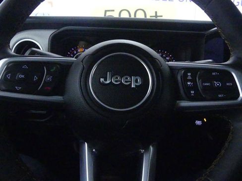 Used 2025 Jeep Wrangler Unlimited Sahara AWD/4WD image 17