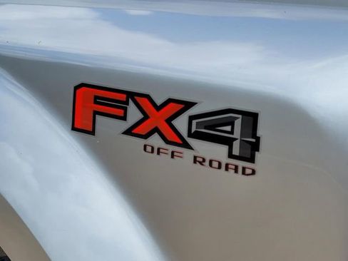Used 2022 Ford F350 Lariat w/ Lariat Value Package AWD/4WD image 8