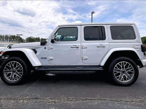 Used 2024 Jeep Wrangler High Altitude AWD/4WD image 8
