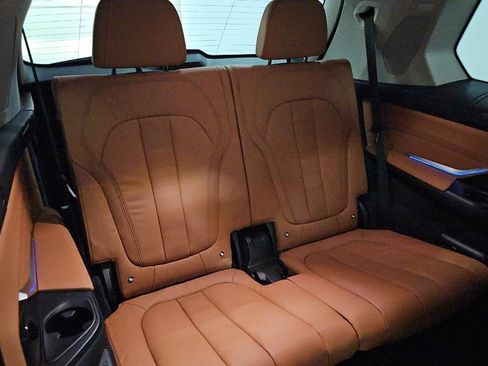 Used 2019 BMW X7 xDrive40i w/ Premium Package AWD/4WD image 6