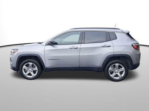 Used 2023 Jeep Compass Latitude image 2