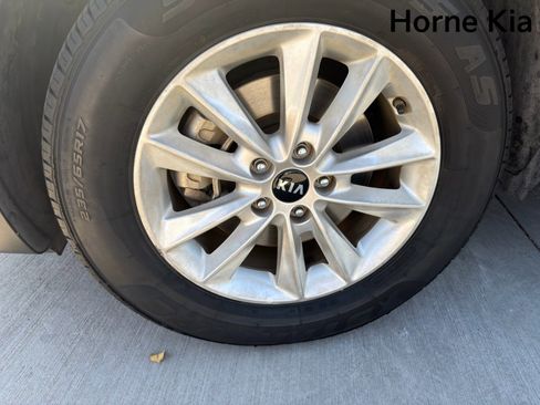 Used 2019 Kia Sorento L FWD image 8