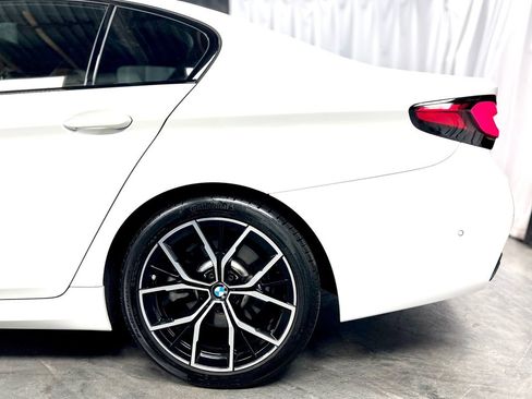 Used 2022 BMW 530i xDrive w/ M Sport Package image 10