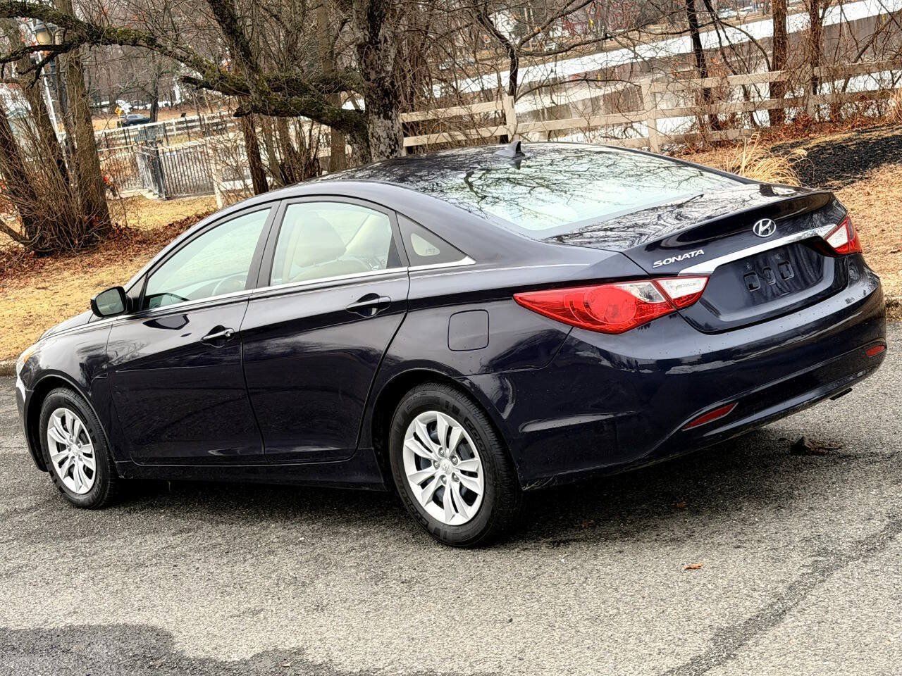 Used 2011 Hyundai Sonata GLS FWD image 24