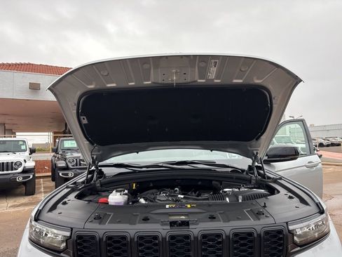 New 2025 Jeep Grand Cherokee L Altitude RWD image 49