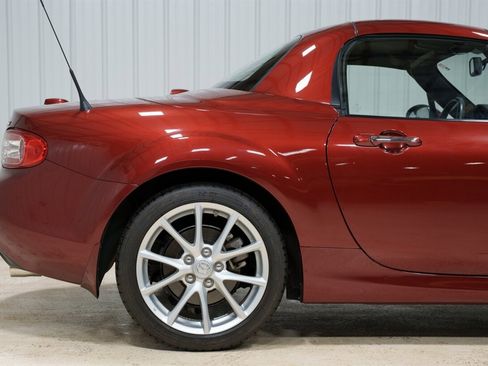 Used 2009 MAZDA MX-5 Miata Grand Touring w/ Premium Pkg image 12