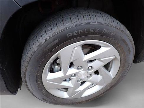 Used 2024 Hyundai Kona SE AWD/4WD image 7