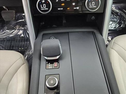 Certified 2025 Land Rover Discovery S AWD/4WD image 12