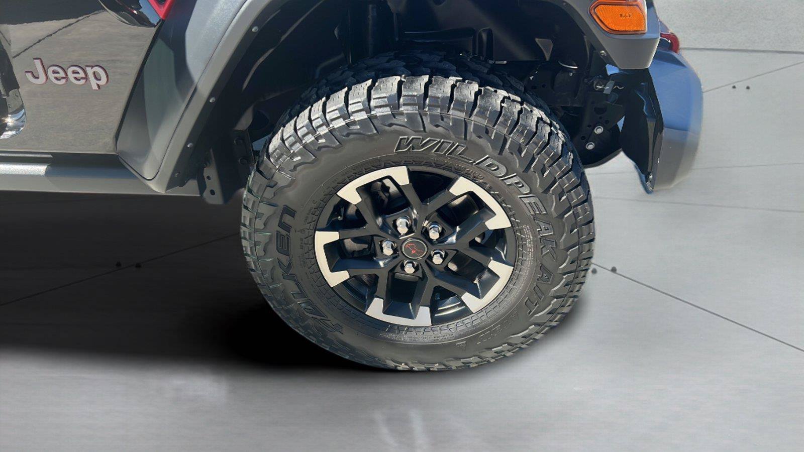 Used 2024 Jeep Gladiator Rubicon w/ Technology Group AWD/4WD image 20