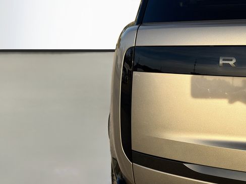 Used 2025 Land Rover Range Rover SE image 10