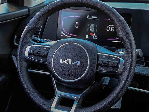 Certified 2023 Kia Sportage LX image 9