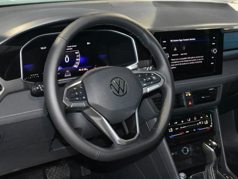 New 2026 Volkswagen Taos SE FWD image 2