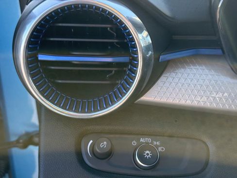 Certified 2025 Chevrolet Trax LT w/ Driver Confidence Package image 5