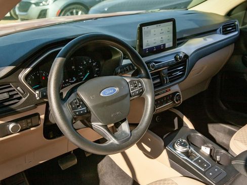 Used 2020 Ford Escape SE image 10