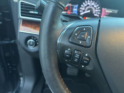 Used 2019 Lincoln MKT AWD image 15