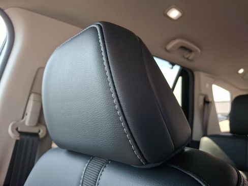 Used 2025 Honda Pilot EX-L image 13