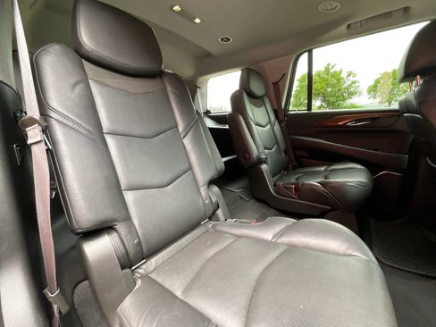Used 2017 Cadillac Escalade Luxury AWD/4WD image 16