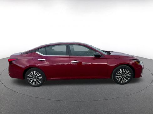 Used 2025 Nissan Altima 2.5 SV image 16