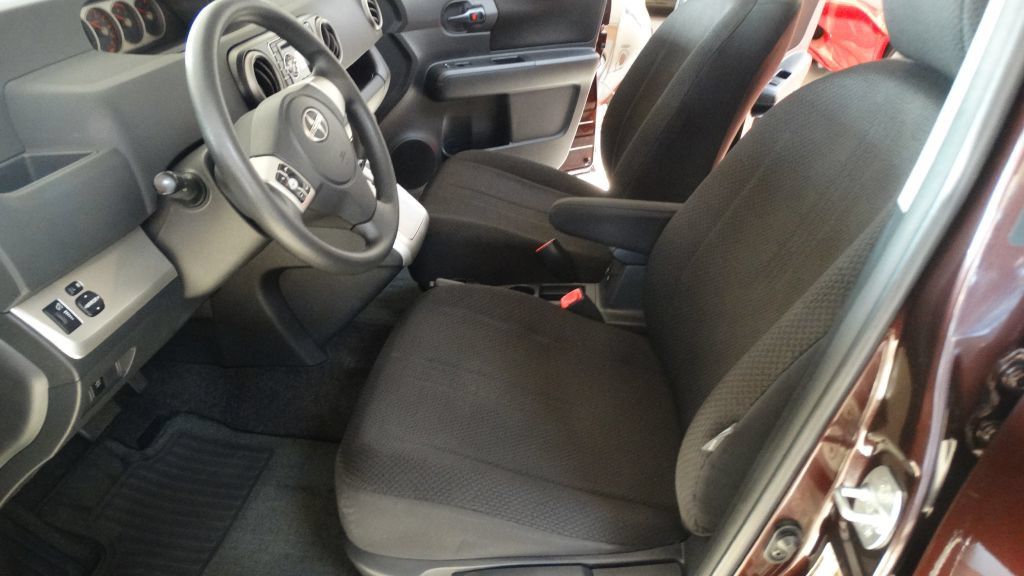 Used 2008 Scion xB FWD image 8