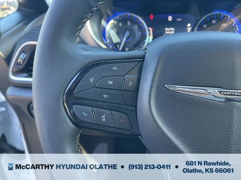 Used 2025 Chrysler Pacifica Limited FWD image 29