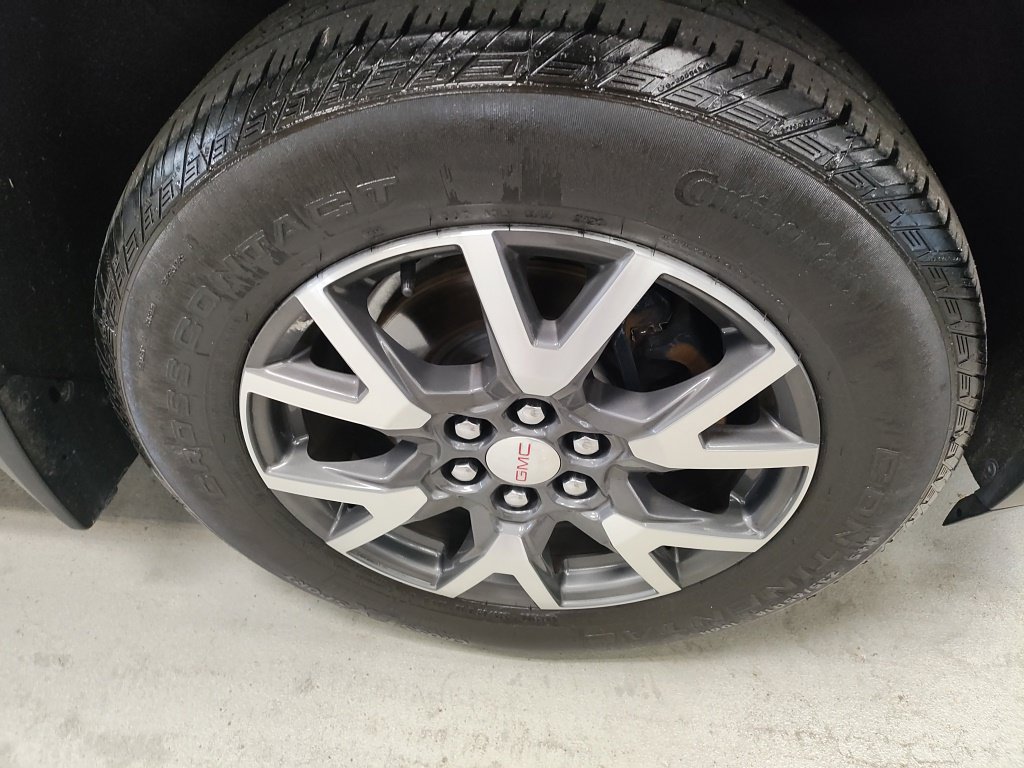 Used 2020 GMC Acadia SLE w/ Driver Convenience Package FWD image 4