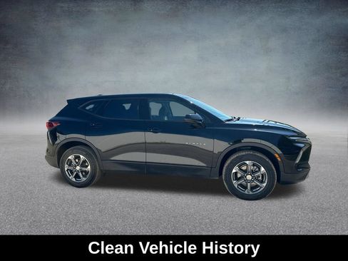 Used 2025 Chevrolet Blazer LT FWD image 7