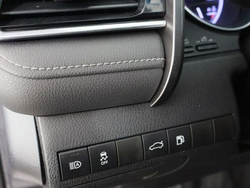 Used 2018 Toyota Camry SE image 18