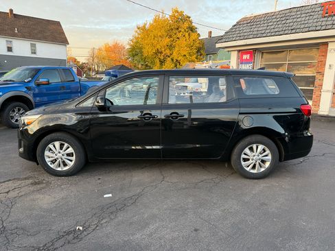 Used 2018 Kia Sedona L image 8
