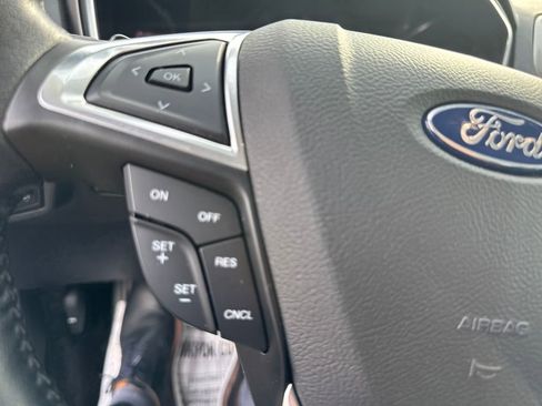 Used 2017 Ford Fusion SE w/ Fusion SE Technology Package image 43