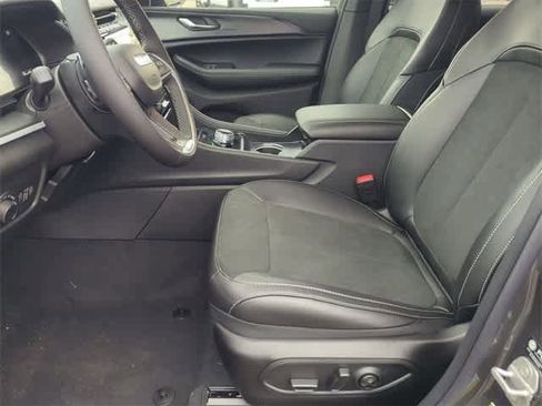 New 2025 Jeep Grand Cherokee Altitude image 16