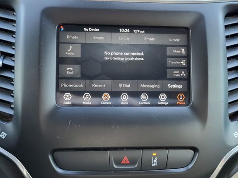 Used 2021 Jeep Cherokee Latitude FWD image 19