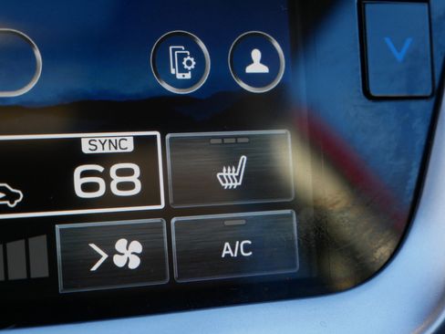 Certified 2025 Subaru Outback Premium image 31