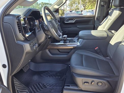 Used 2026 Chevrolet Silverado 1500 LT Trail Boss w/ LT Trail Boss Premium Package AWD/4WD image 12