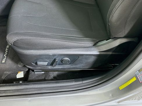 Certified 2022 Hyundai Elantra SEL w/ Convenience + Premium Package image 18