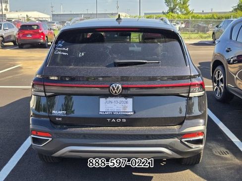 Used 2025 Volkswagen Taos SE FWD image 6