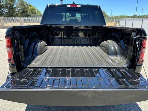 New 2026 RAM 1500 Express AWD/4WD image 17