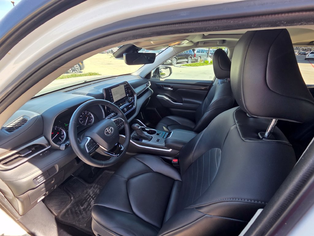 Used 2021 Toyota Highlander XLE FWD image 13