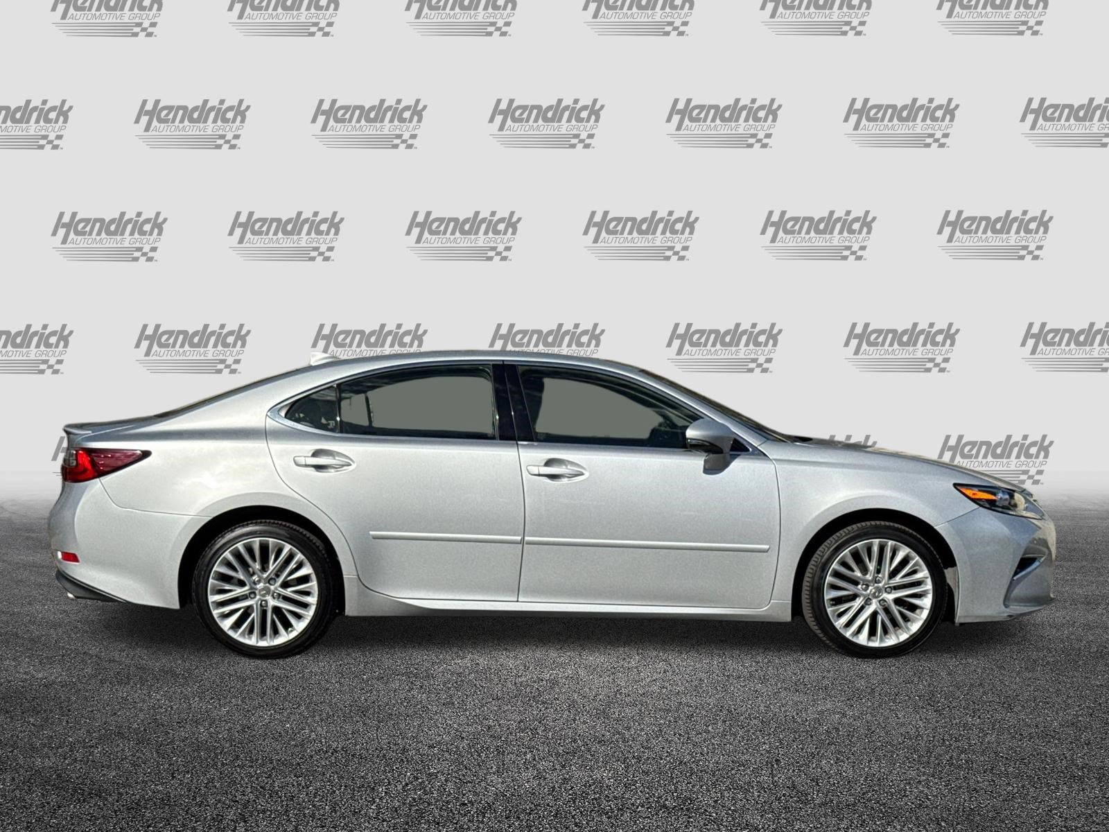 Used 2016 Lexus ES 350 w/ Navigation System Package FWD image 3